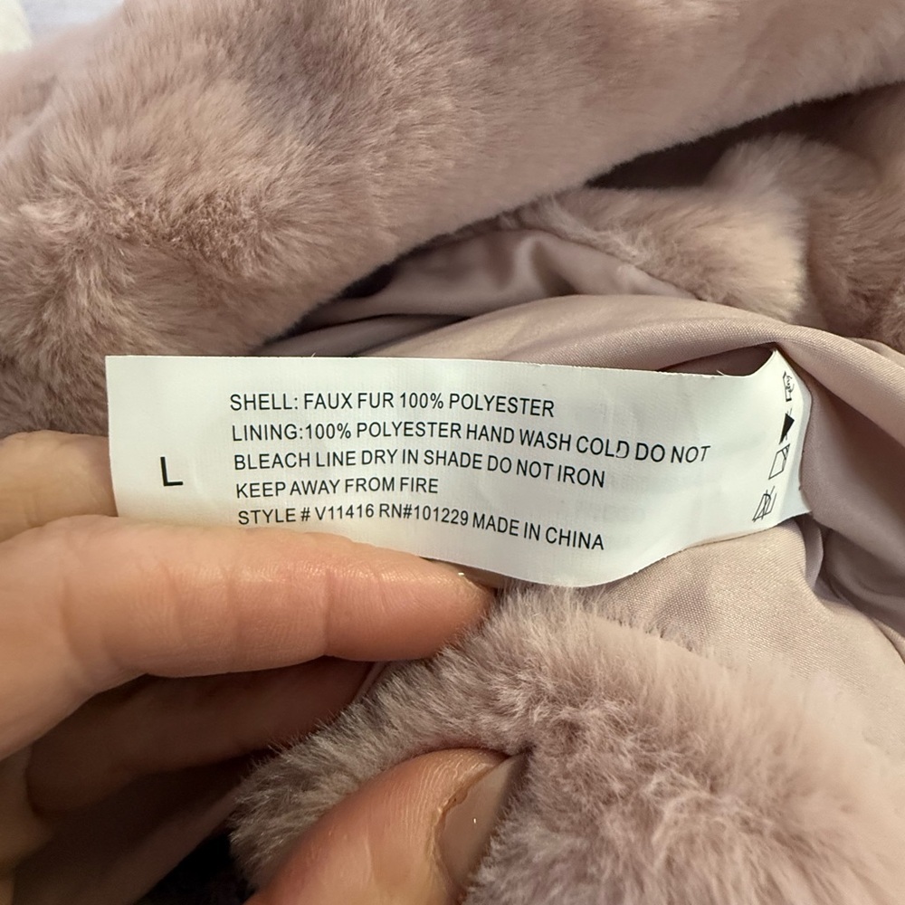 26 International Soft Pink Teddy Jacket - Picture 6 of 7